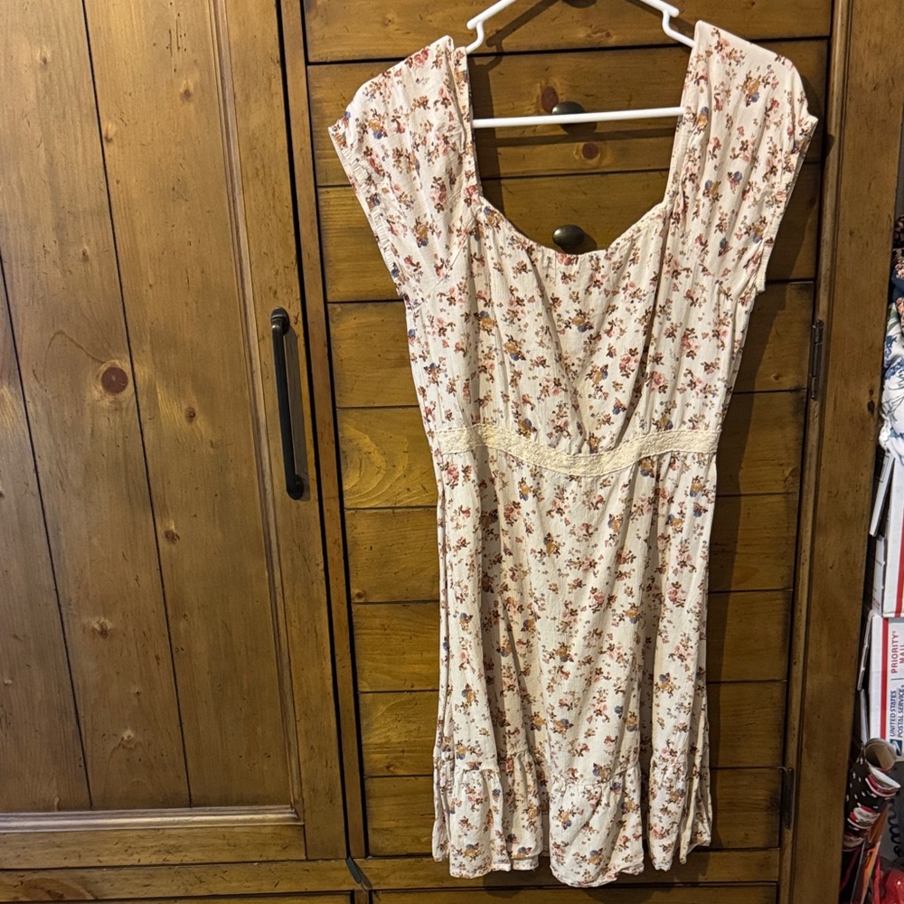 Chic Floral Cream Mini Dress